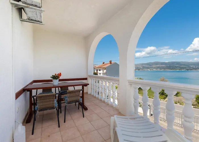 Apartamento By The Sea Arbanija, Ciovo - 19527 *