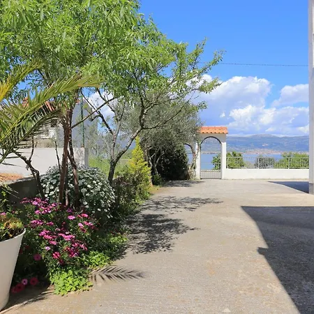 By The Sea Arbanija, Ciovo - 19527 * 트로기르